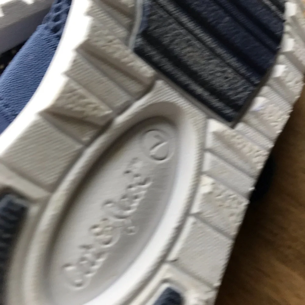 Cat & Jack Toddler size 7 Navy Blue water shoes. Are in Excellent used Like new
